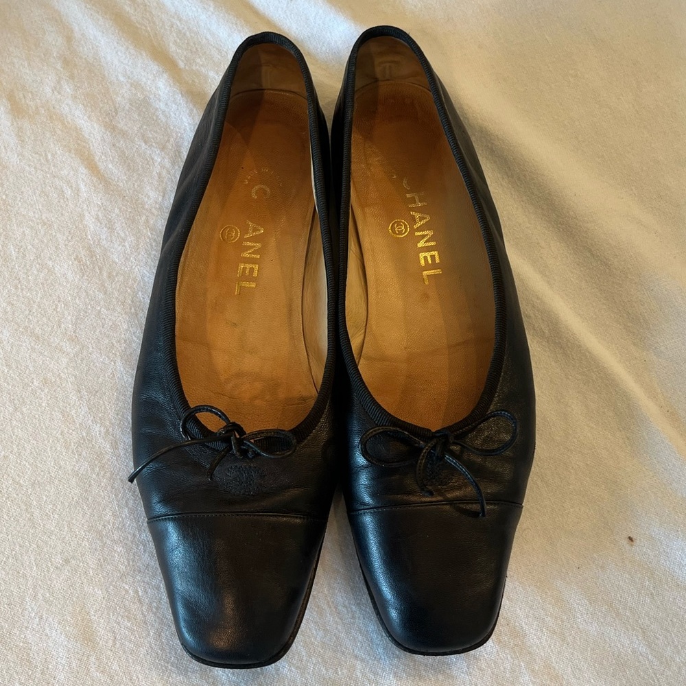 AUTHENTIC CHANEL CC BLACK LEATHER FLATS WITH BOWS GOOD CONDITION